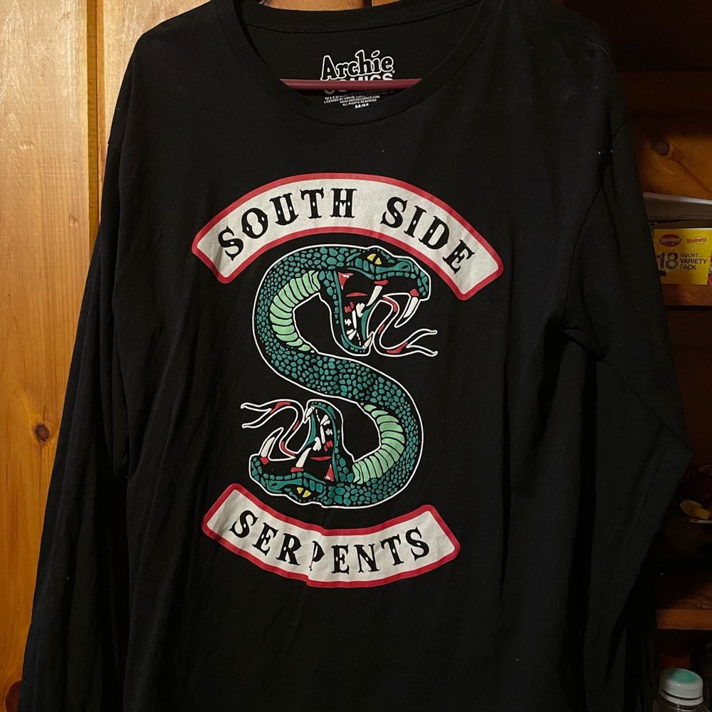 South side long sleeve black shirt